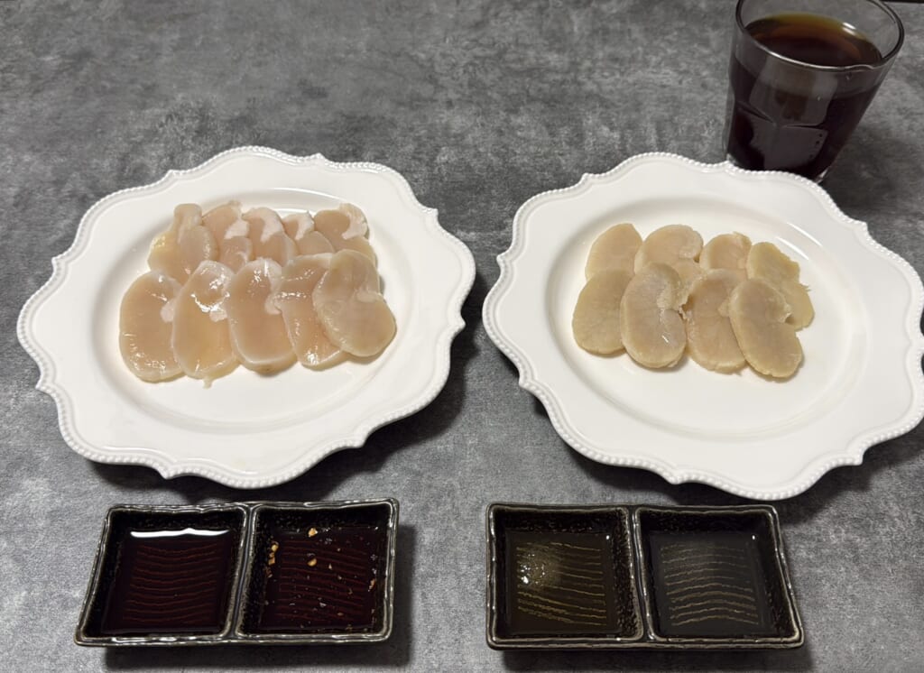 白い皿に盛りつけた平貝の刺身と焼き物