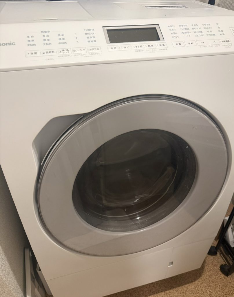 愛用している白いドラム式洗濯乾燥機